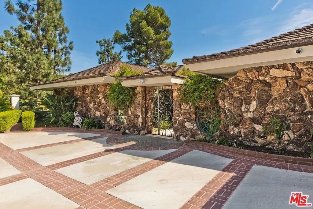 500 Leslie Lane, Beverly Hills, California 90210 home-pic-1